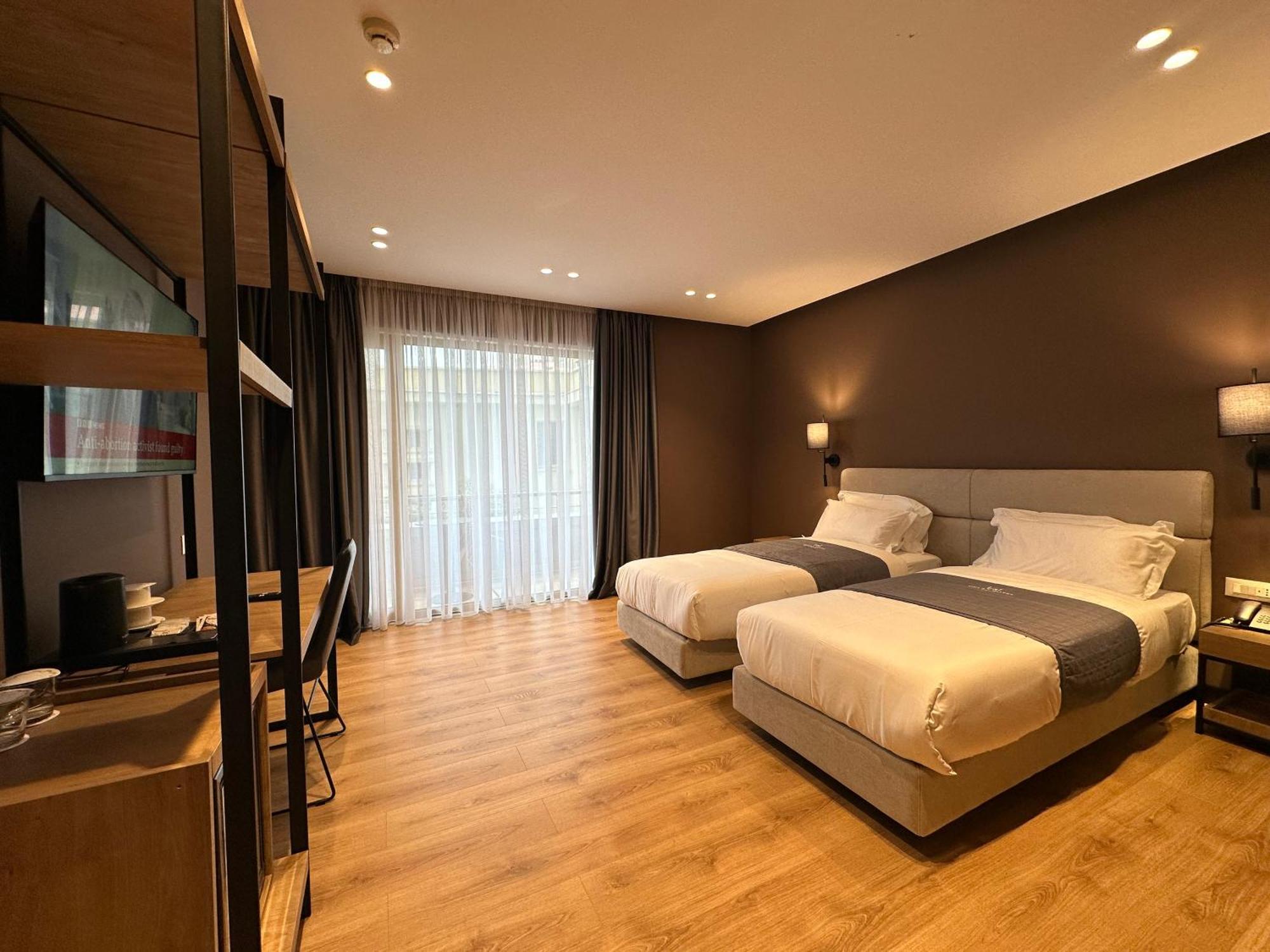 Mulaj Hotel Тирана Экстерьер фото